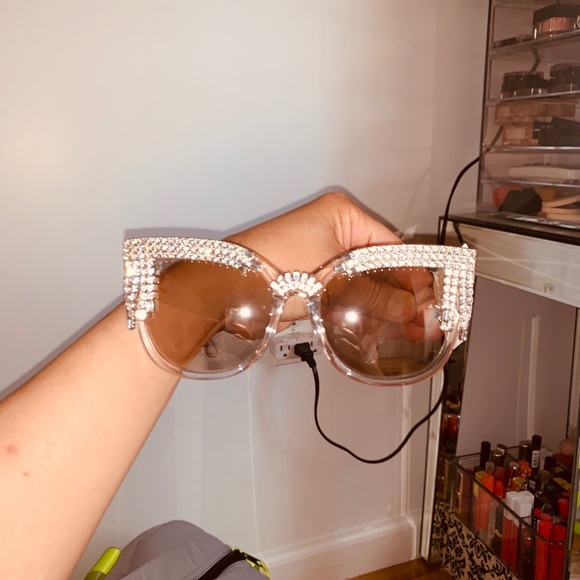 Clear silver sunglasses - Picture 4 of 4